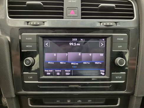 Used 2018 Volkswagen Golf S FWD image 6
