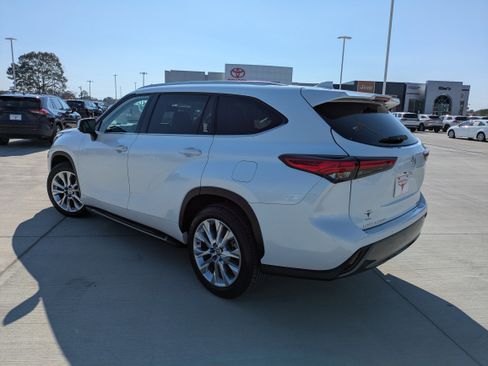 Used 2023 Toyota Highlander Limited image 5