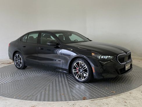 Used 2025 BMW 530i xDrive w/ M Sport Package image 6