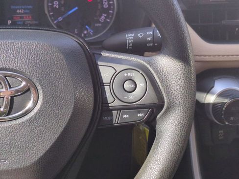 Used 2022 Toyota RAV4 LE image 23