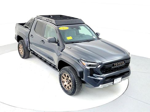 Certified 2025 Toyota Tacoma 4x4 Double Cab Hybrid image 13