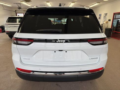 New 2025 Jeep Grand Cherokee Laredo X w/ Luxury Tech Group I AWD/4WD image 24