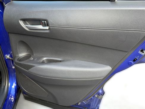 Certified 2022 Toyota Corolla Cross XLE image 35