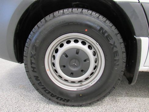 Used 2021 Mercedes-Benz Sprinter 2500 image 9