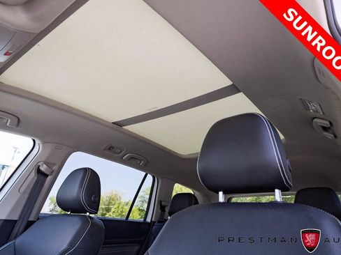Used 2023 Volkswagen Atlas SEL AWD/4WD image 10