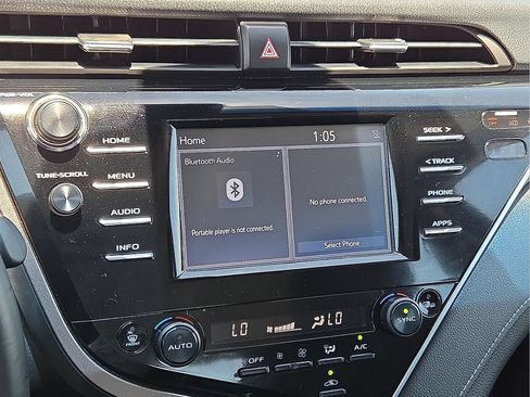 Used 2018 Toyota Camry XSE FWD image 19