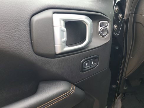 Used 2022 Jeep Gladiator Overland image 7