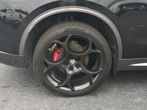 Used 2024 Alfa Romeo Stelvio Ti w/ Performance Driving Package image 10