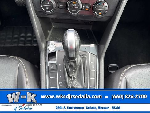 Used 2021 Volkswagen Tiguan SE FWD image 35