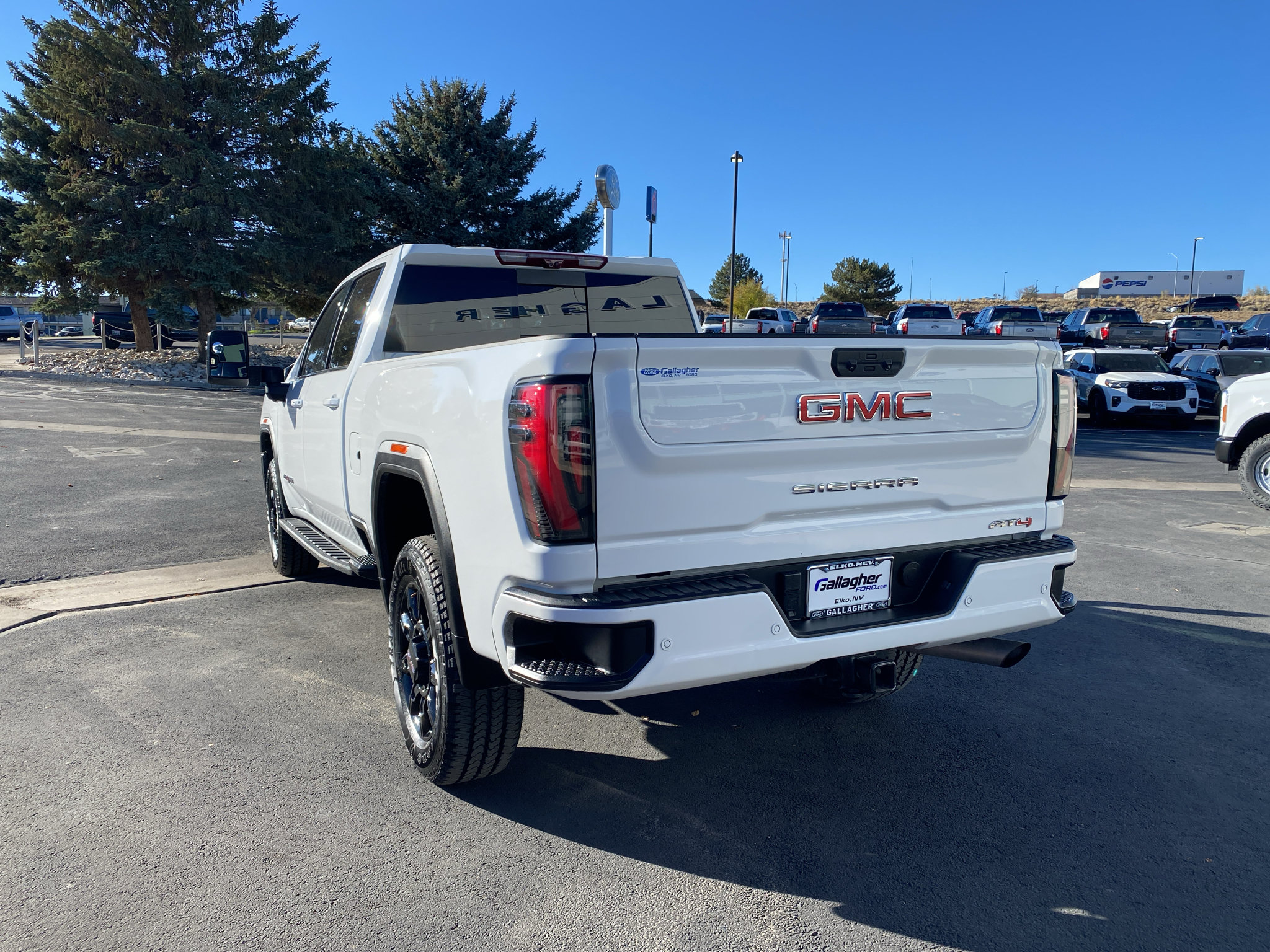 Used 2024 GMC Sierra 2500 AT4 w/ AT4 Premium Plus Package AWD/4WD image 29