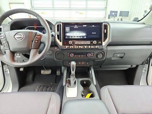 Used 2025 Nissan Frontier SV w/ SV Convenience Package image 25