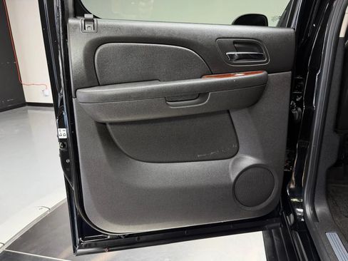 Used 2013 Chevrolet Avalanche LTZ RWD image 14
