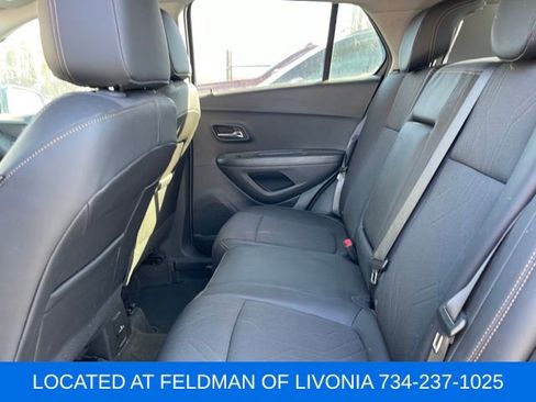 Certified 2022 Chevrolet Trax LT w/ LT Convenience Package image 9