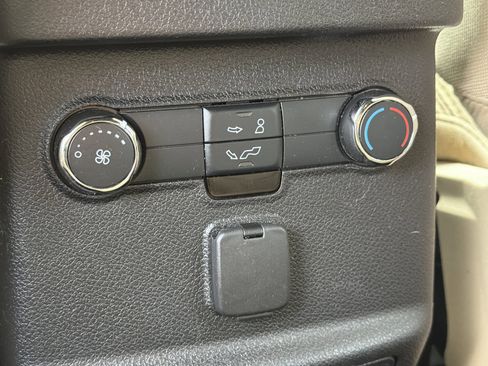 Used 2017 Ford Explorer Base 4D Sport Utility image 23