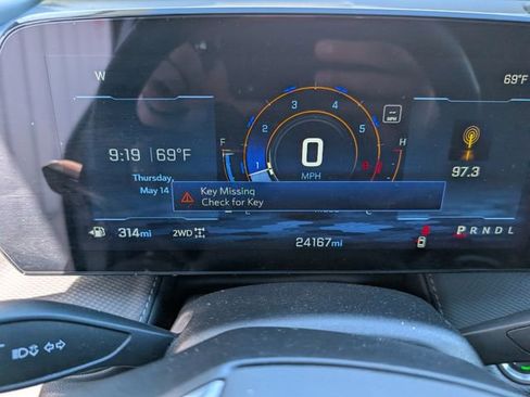 Used 2025 Chevrolet Equinox LT AWD/4WD image 9