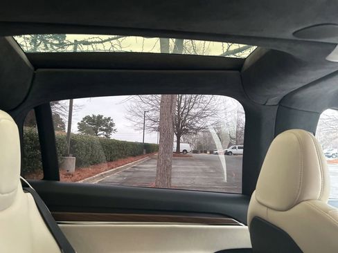 Used 2023 Tesla Model X image 21