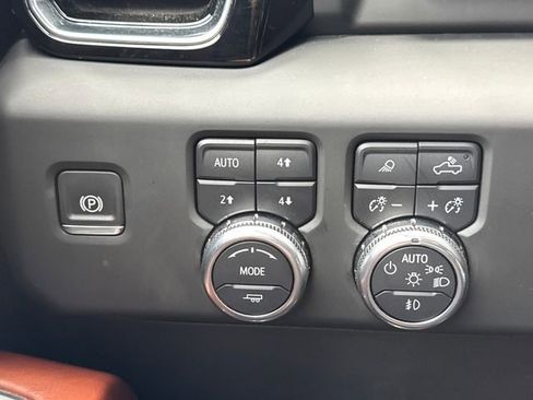 Used 2024 GMC Sierra 3500 Denali Ultimate AWD/4WD image 26