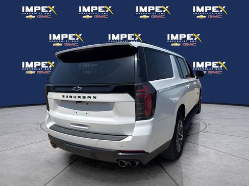 Used 2025 Chevrolet Suburban Z71 AWD/4WD image 4