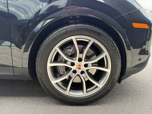Certified 2024 Porsche Cayenne AWD/4WD image 11