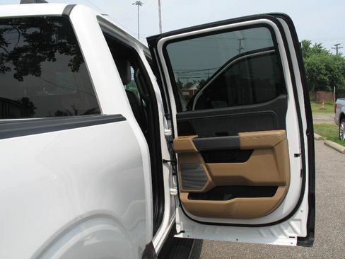 Used 2022 Ford F150 Lariat w/ Equipment Group 502A High AWD/4WD image 19
