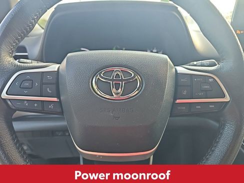 Used 2023 Toyota Sienna XLE FWD image 20