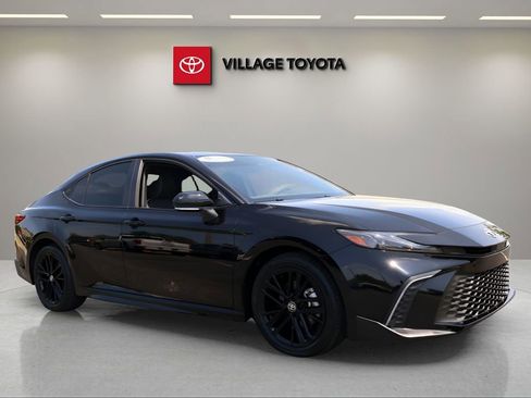 Used 2026 Toyota Camry SE FWD image 7