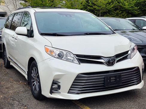 Used 2020 Toyota Sienna XLE FWD image 8
