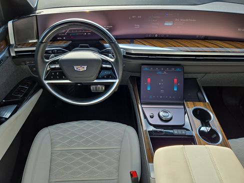 Certified 2025 Cadillac Escalade Sport Platinum w/ LPO, ONYX Package AWD/4WD image 14