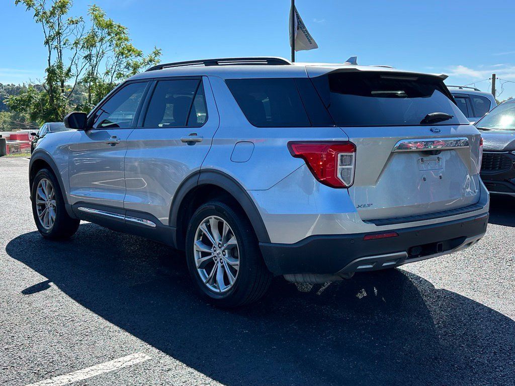 Used 2020 Ford Explorer XLT w/ Equipment Group 202A AWD/4WD image 23