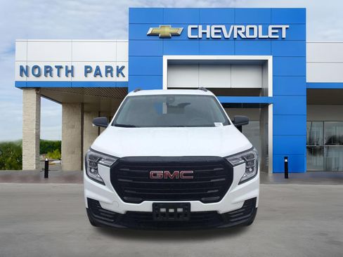Used 2024 GMC Terrain SLE w/ Driver Convenience Package FWD image 1