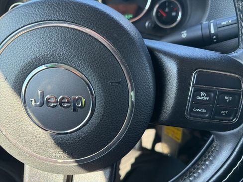 Used 2017 Jeep Wrangler Sahara w/ Connectivity Group image 31