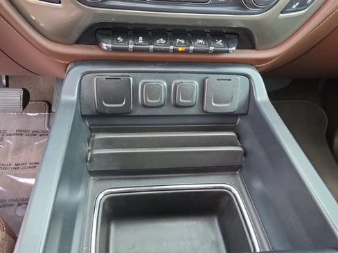 Certified 2018 Chevrolet Silverado 1500 High Country w/ High Desert Package AWD/4WD image 31