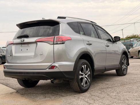Used 2018 Toyota RAV4 LE image 3