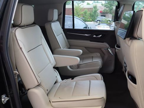 Used 2023 GMC Yukon XL Denali w/ Advanced Technology Package AWD/4WD image 13