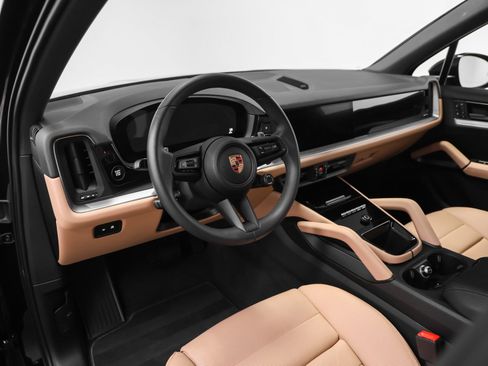 Certified 2025 Porsche Cayenne image 4