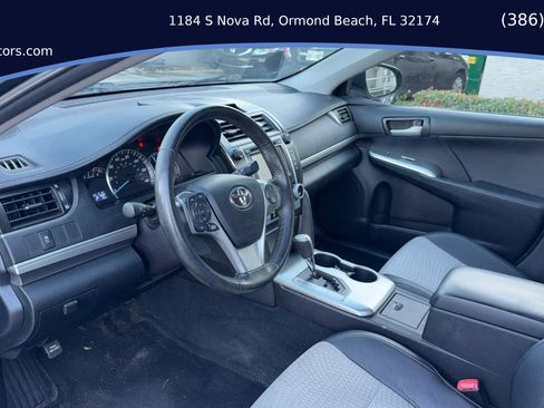 Used 2014 Toyota Camry L image 12