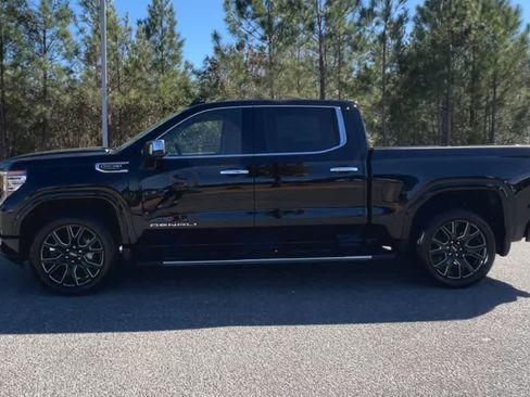 Used 2024 GMC Sierra 1500 Denali w/ Technology Package AWD/4WD image 5
