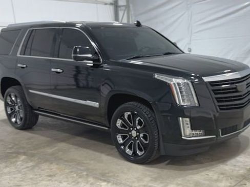 Certified 2020 Cadillac Escalade Platinum image 2