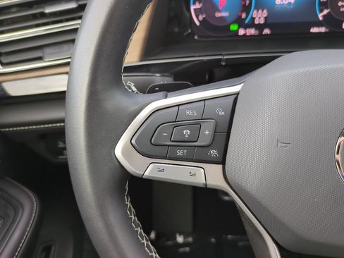 Used 2024 Volkswagen Atlas SE FWD image 19