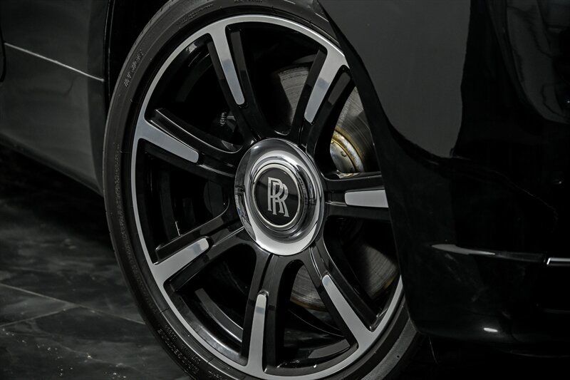 Used 2017 Rolls-Royce Wraith RWD image 3