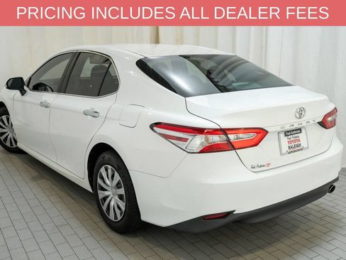 Used 2018 Toyota Camry FWD image 3