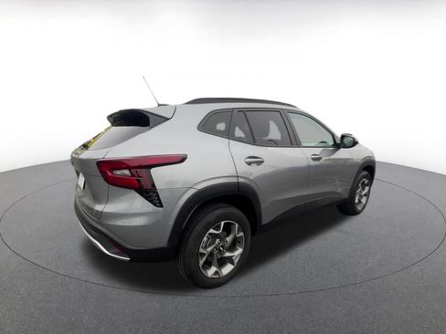 Used 2025 Chevrolet Trax LT w/ LT Convenience Package image 15