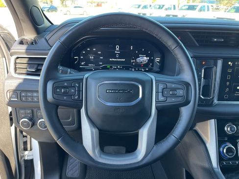 Used 2024 GMC Yukon XL Denali image 16