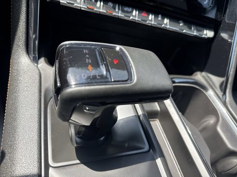 Used 2024 GMC Sierra 1500 AT4 w/ Technology Package AWD/4WD image 16