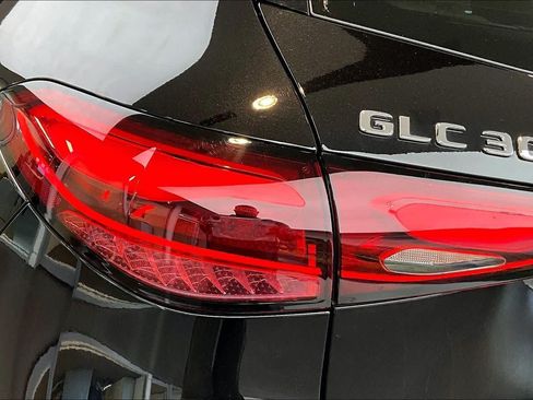 Used 2025 Mercedes-Benz GLC 300 image 26