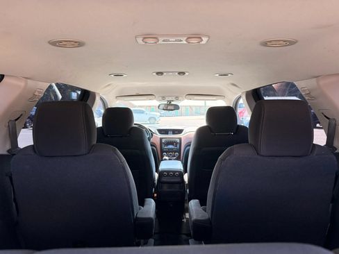Used 2017 Chevrolet Traverse LT w/ Style and Technology Package FWD image 31