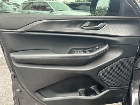 New 2025 Jeep Grand Cherokee Altitude image 11