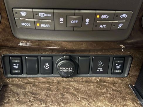 Used 2017 INFINITI QX80 4WD w/ Driver Assistance Package image 38