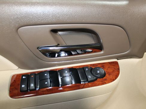 Used 2013 Chevrolet Avalanche LS RWD image 10