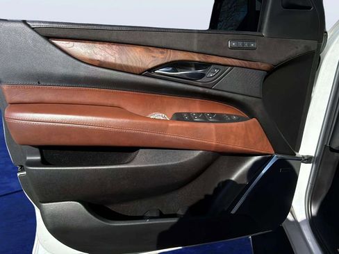 Used 2019 Cadillac Escalade Premium Luxury image 15